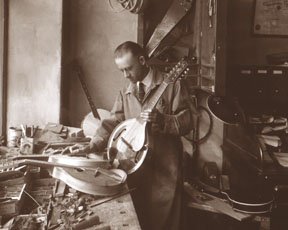 Loar+at+Gibson.jpg